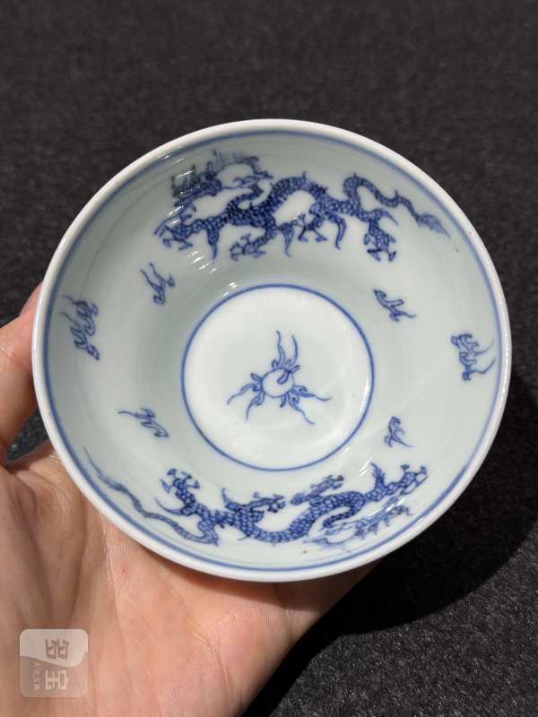 清雍正 青花云龙纹折腰杯 - 图3